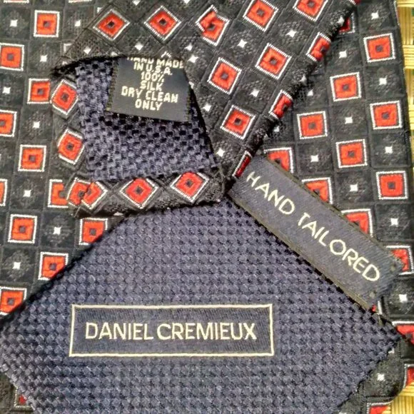 Daniel Cremieux Hand Tailored Silk Geometric Medallion Tie (0627) - Picture 3 of 4